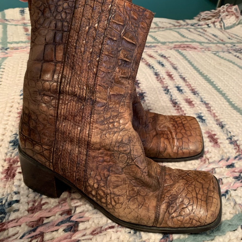 Nine West ankle, calf ht. boot , elastic pull on size 7 brown, snake skin look